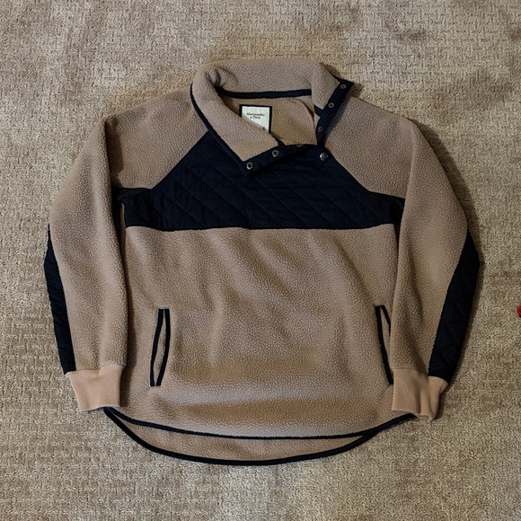 Abercrombie & Fitch Tops - Abercrombie & Fitch Sweater